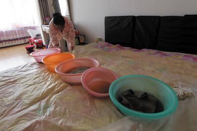 东城楼上漏水，住户失联，小区没物管，业主维权难！律师来支招……